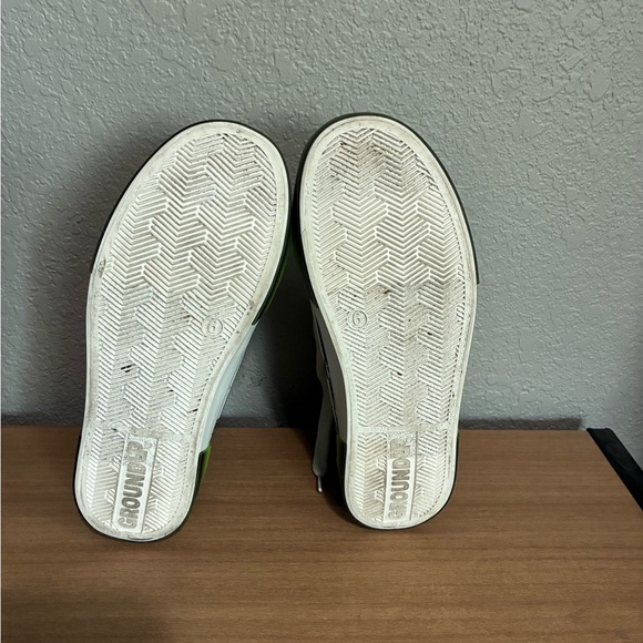 Beetlejuice Women's High Top Sneakers Size 6 - Picture 7 of 11